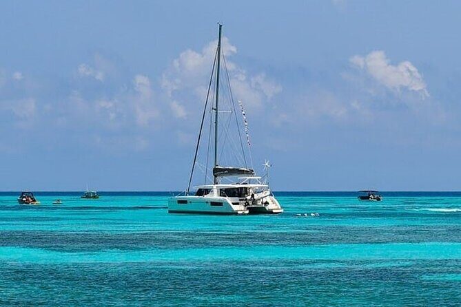 Catamaran Isla Mujeres Drinks and Lunch Party - Snorkeling & Beach Time