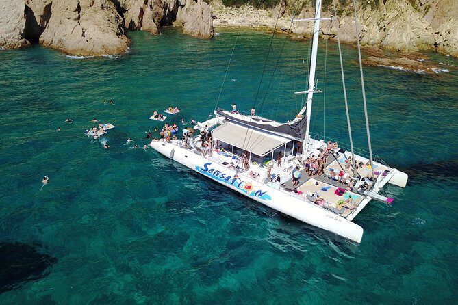 Catamaran ride -Costa Brava with barbecue and drinks. Familiar. - FAQ