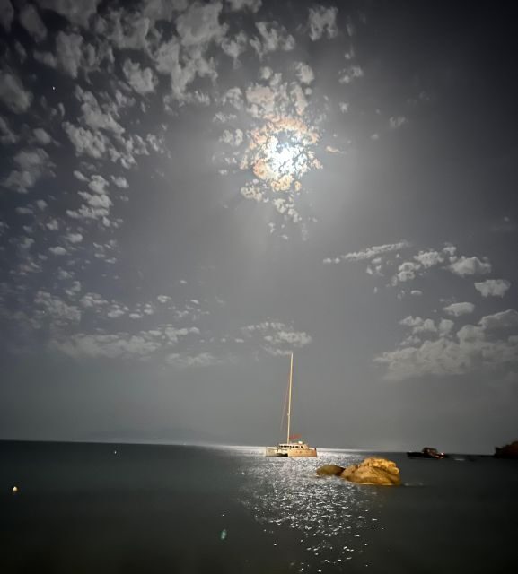 Catamarans Private Tour / Mykonos - FAQs