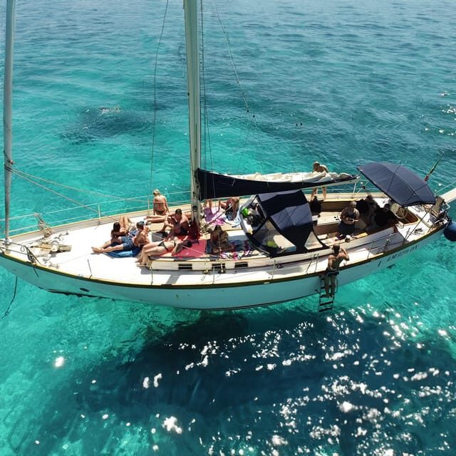 Catania: Boat Trip with Aperitif, Prosecco and Snorkeling - Group Size and Comfort