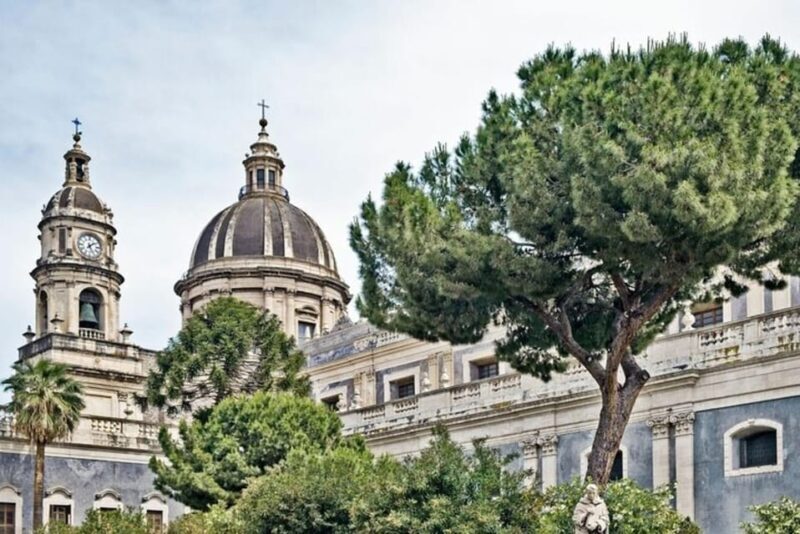 Catania Highlights Walking Tour With A Guide - Discovering Catania: What to Expect