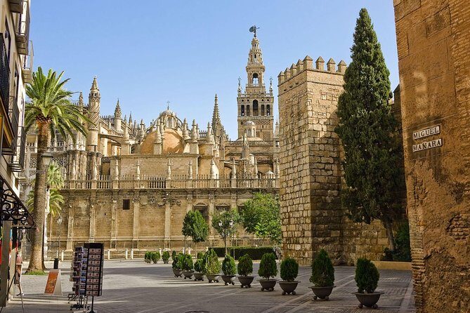 Cathedral of Seville English Guided Tour with Skip the Line & Access to Giralda - Key Points