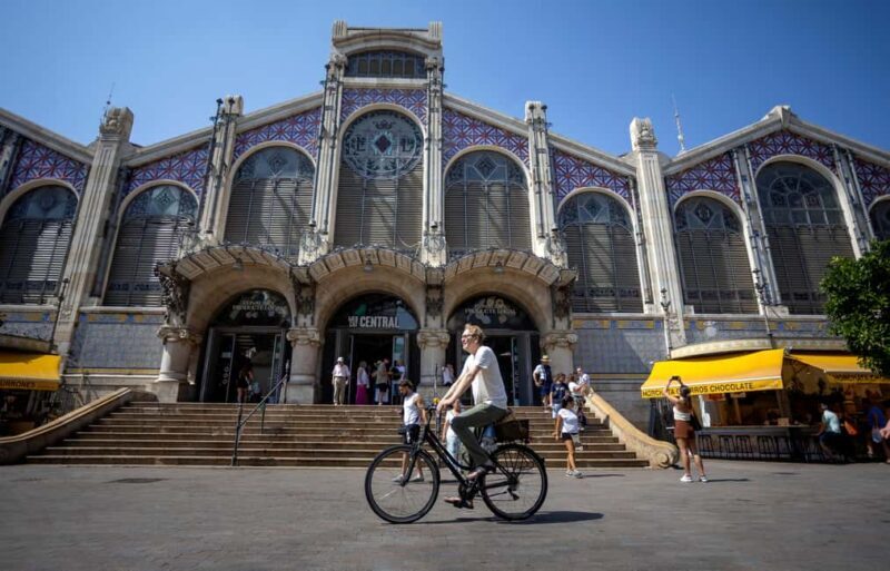 Central Market: Guided tour and RiFF menu with Michelin-starred chef - A Closer Look at the Experience