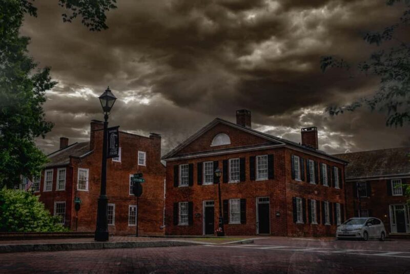 Chains, Coffins, & Curses: Charlottesville Ghost Tours - An In-Depth Look at the Charlottesville Ghost Tour