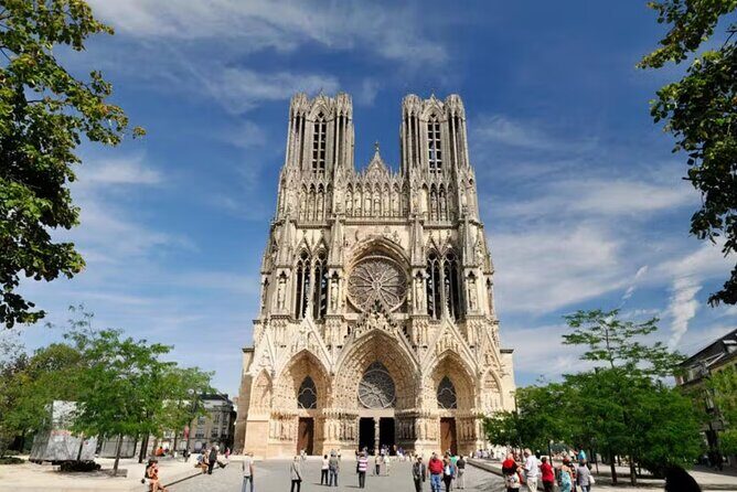 Champagne Tour from Paris by minivan with Reims Cellars & Champagne Tasting - What the Reviews Say