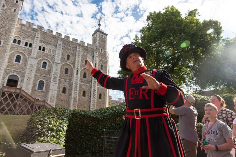 Changing of Guards, Tower of London, Beefeaters & Cruise - Who Will Love This Tour?