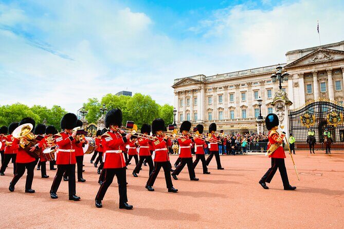 Changing of the Guard Guided Tour at Buckingham Palace - What to Expect from the Tour