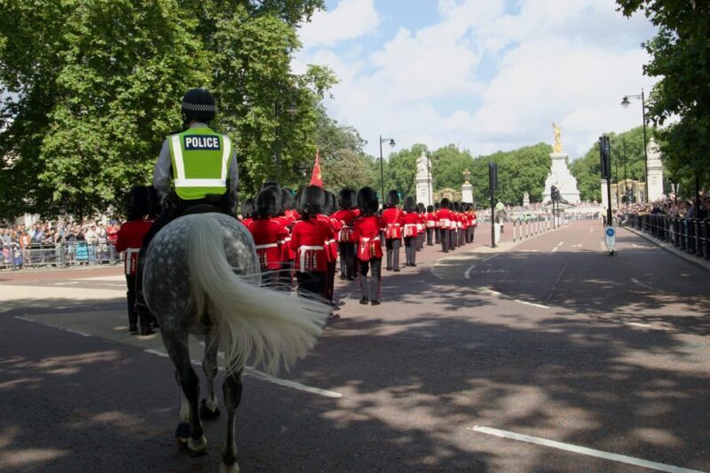 Changing of the Guard & Royal Food Tour with 10+ Tastings - Key Points