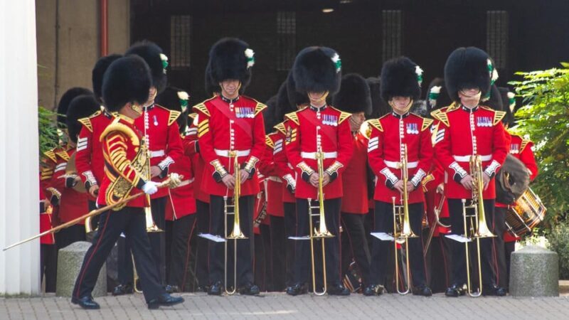 Changing of the Guard & Royal Food Tour with 10+ Tastings - Exploring St James’s Palace and Buckingham Palace