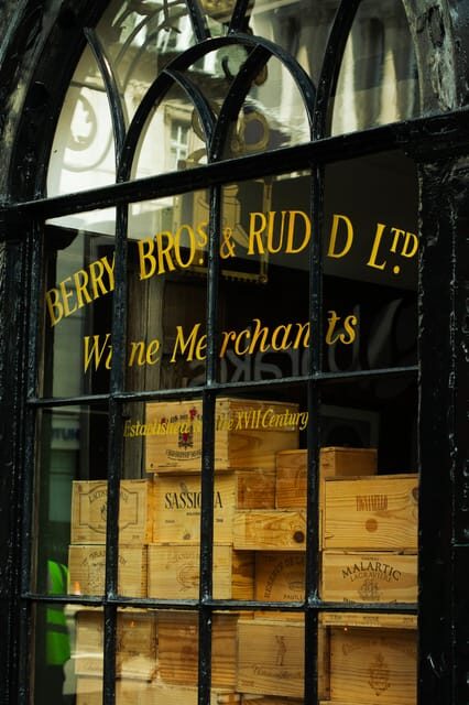 Changing of the Guard & Royal Food Tour with 10+ Tastings - What’s Included and What’s Not