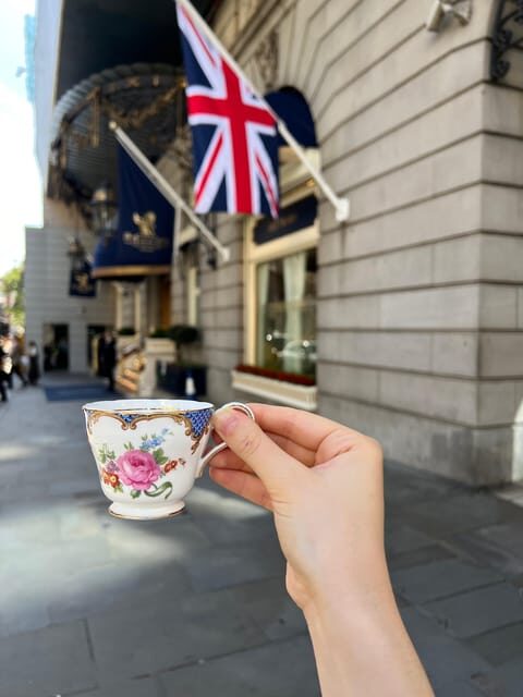 Changing of the Guard & Royal Food Tour with 10+ Tastings - Who Should Consider This Tour?