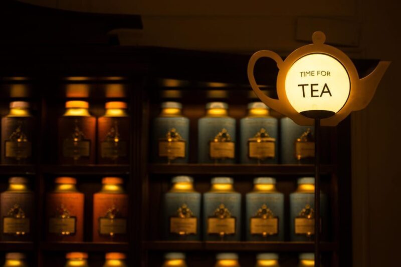 Changing of the Guard & Royal Food Tour with 10+ Tastings - The Sum Up