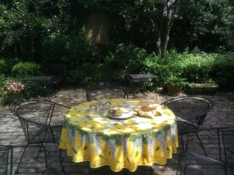 Charleston: Historic Walking Tour with a Local Guide - Key Points