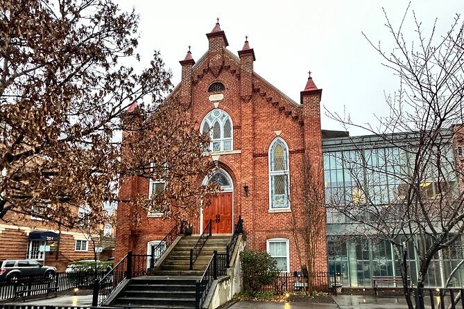 Charlottesville Historic Downtown APP/GPS Smartphone Walking Tour - Ending at Daedalus Bookshop