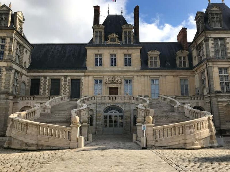 Château Fontainebleau English Guided Tour Max 6 participants - Key Points