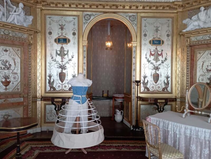 Château Fontainebleau: Semi-private guided tour in German, max. 6 participants - Key Points