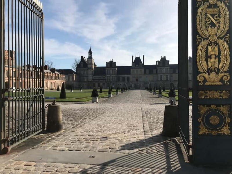 Château Fontainebleau: Semi-private guided tour in German, max. 6 participants - Who Should Book This Tour?