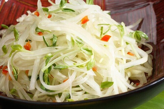 Chatham Bites and Sights Walking Guided Food Tasting Tour - The Guide and Group Experience