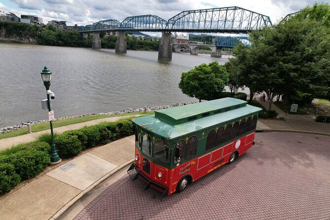 Chattanooga: City Trolley Tour with Coker Automotive Museum visit - The Experience and the Guides