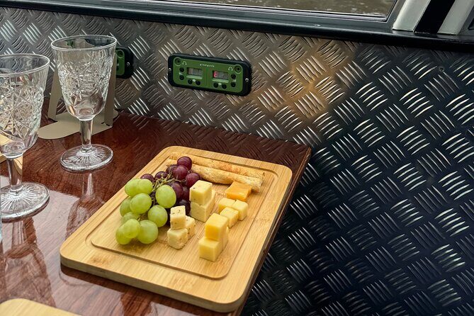 Cheese and Wine Canal Cruise through Historic Amsterdam - Authentic Customer Feedback