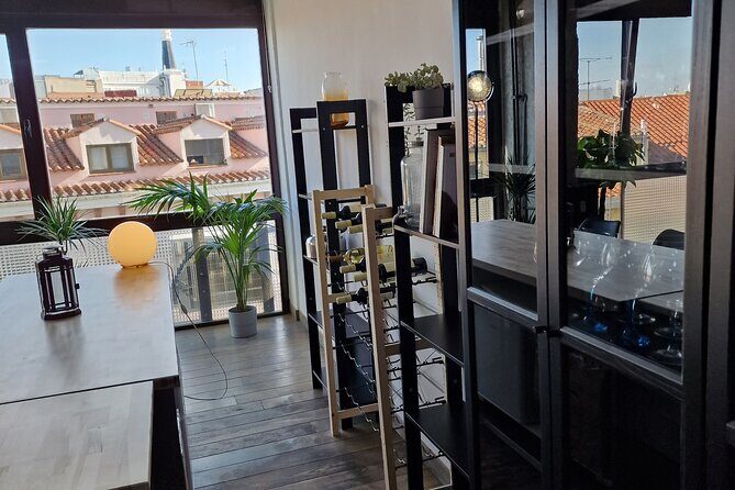 Cheese Tasting with Wine Pairing in Central Madrid - The Setting and Atmosphere