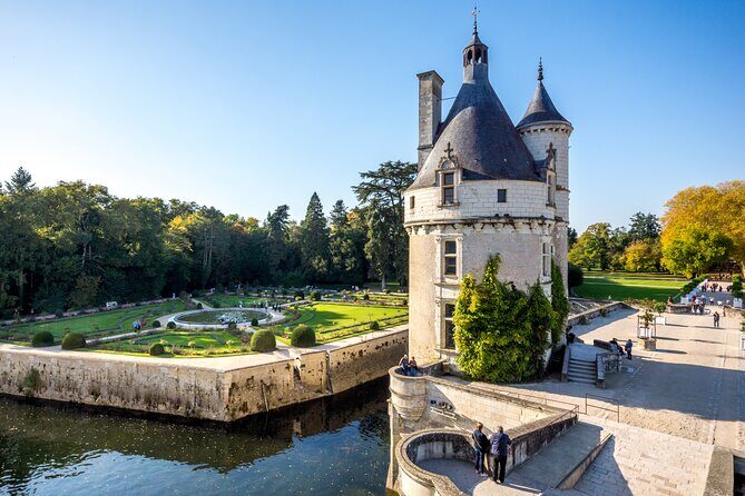 Chenonceau Castle guided half-day trip from Tours - Practical Details and Considerations