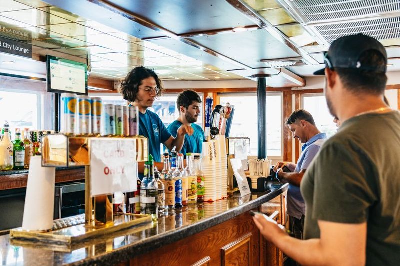 Chicago: 1.5-Hour Lake and River Architecture Cruise - Back Along the Riverwalk Toward Lake Michigan