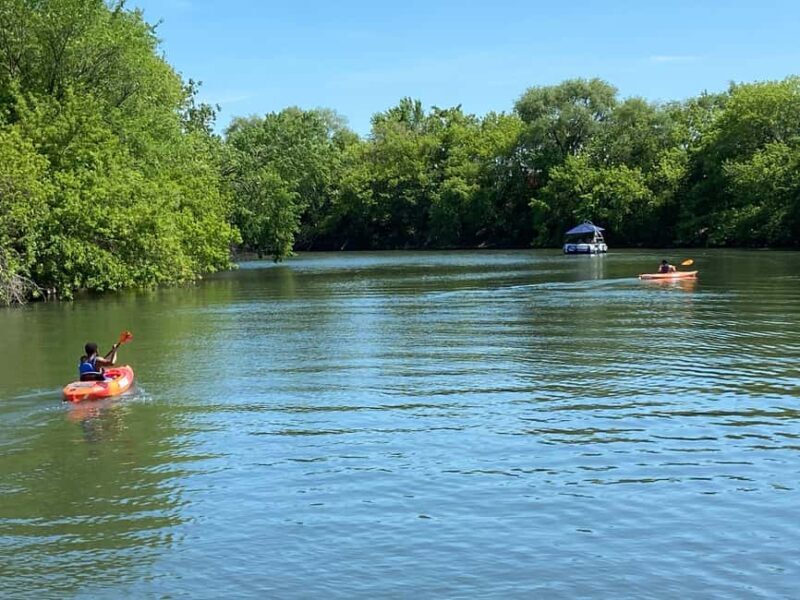 Chicago: 2-Hour Kayak Rental from Bridgeport - An Honest Look at the Kayaking Experience