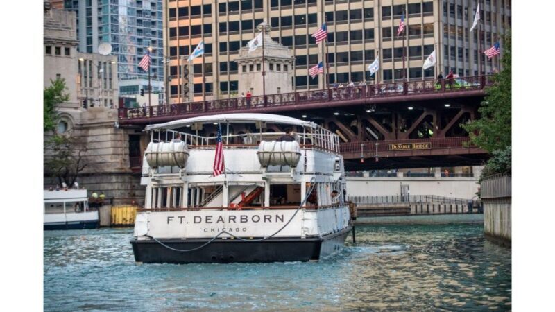 Chicago: Architecture Boat Tour with Drinks - Authentic Voices: What Travelers Say