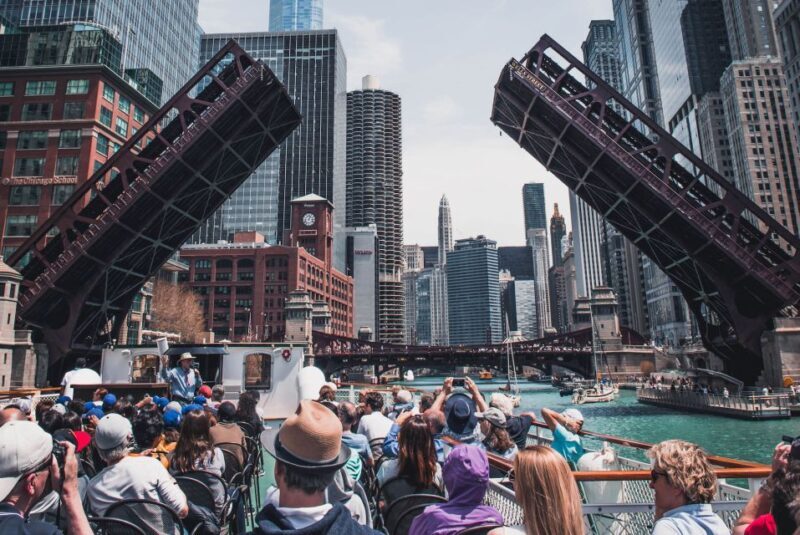 Chicago: Architecture Center Cruise on Chicago's First Lady - The Sum Up