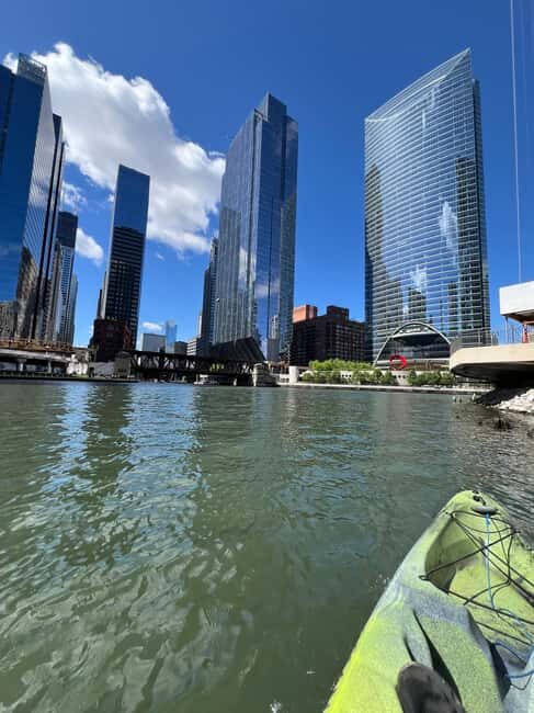 Chicago: Characters and Cons Guided Kayak Tour - Paddling Through Chicago’s Past: A Clear Overview