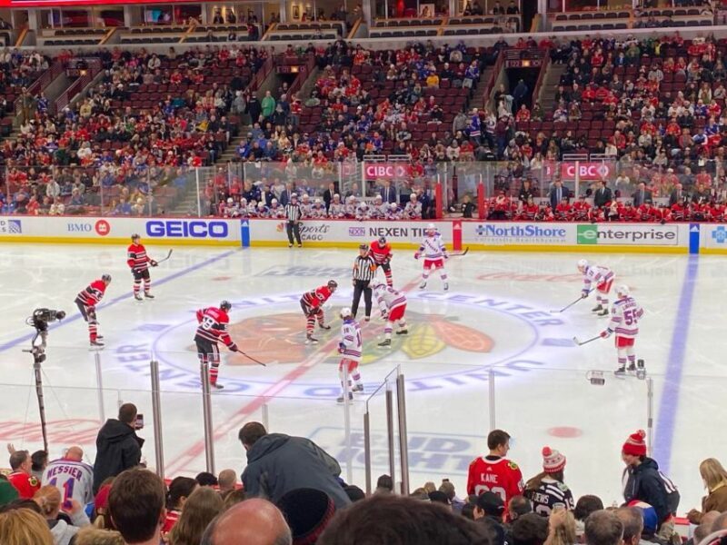 Chicago: Chicago Blackhawks NHL Game Ticket at United Center - The Experience at United Center: What to Expect