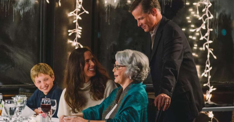 Chicago: Christmas Eve Lake Michigan Gourmet Dinner Cruise - Key Points