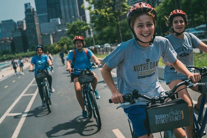 Chicago Family Food and Bike Tour with Top Attractions - North Avenue Beach & Mansions