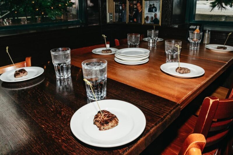 Chicago: Gangsters and Food Tasting Walking Tour - Guides and Their Stories