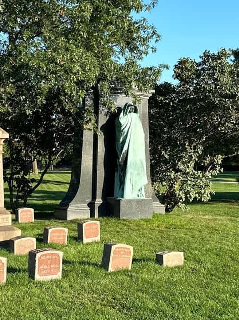 Chicago: Graceland Cemetery Guided Walking Tour - Key Points