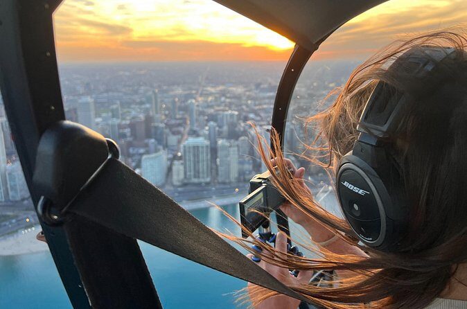 Chicago Helicopter 10-Minute Tour for up to Three Passengers - The Sum Up