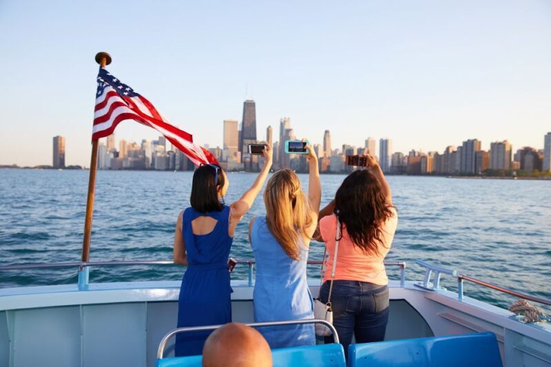 Chicago: Narrated Sightseeing River and Lake Cruise - The Experience from the Traveler Perspective