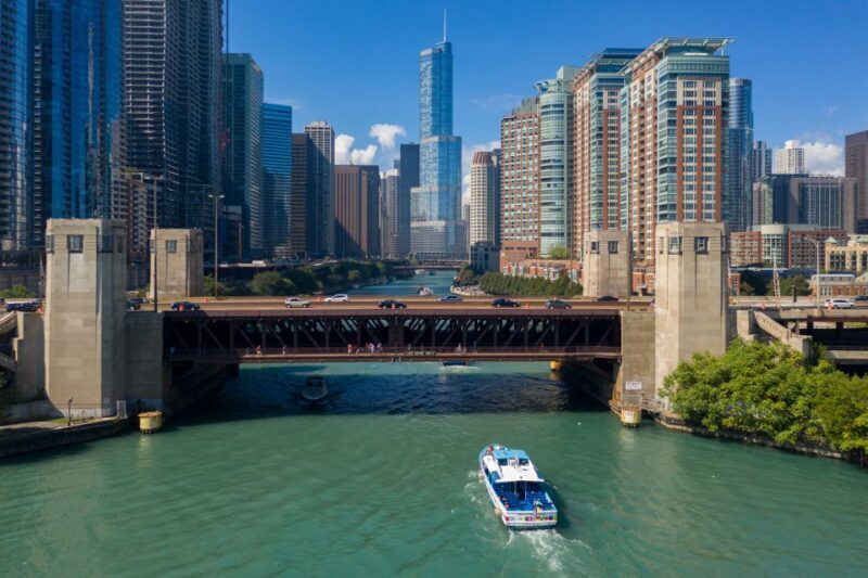 Chicago: Narrated Sightseeing River and Lake Cruise - FAQs