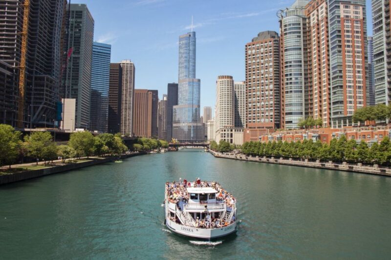 Chicago River: 1.5-Hour Guided Architecture Cruise - The Route and the Sights