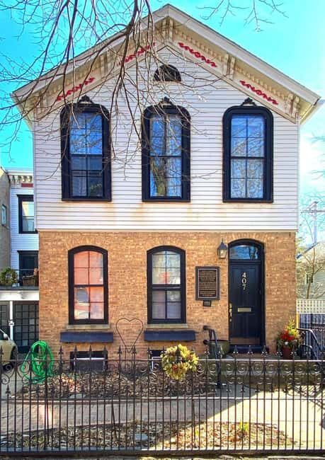 Chicago: Workers Cottages of Oldtown Triangle Walking Tour - Key Points