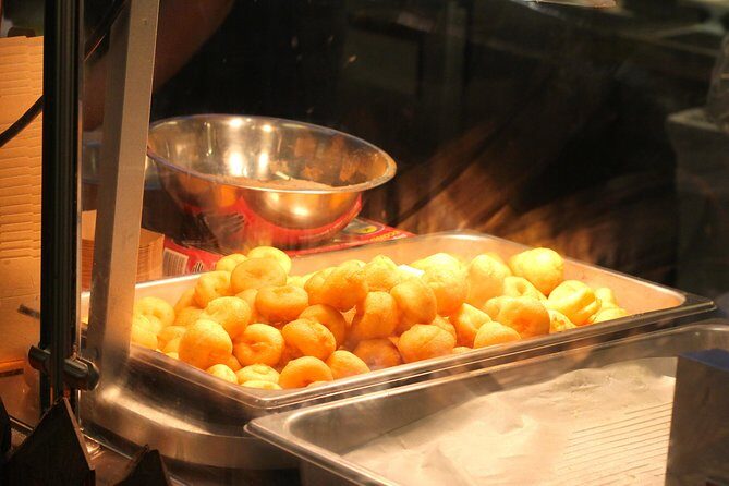 Chicago's Delicious Donut Adventure with Underground Donut Tour - Weather and Group Size