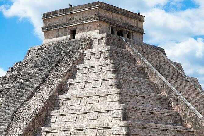 Chichen Itza and Mayan Traditions - Discovering Chichen Itza and Mayan Traditions: An Honest Look