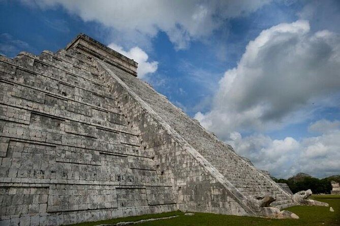 Chichen Itza Premier All-In-One Tour from Cancun and Riviera Maya - Breakfast and Drinks on Board