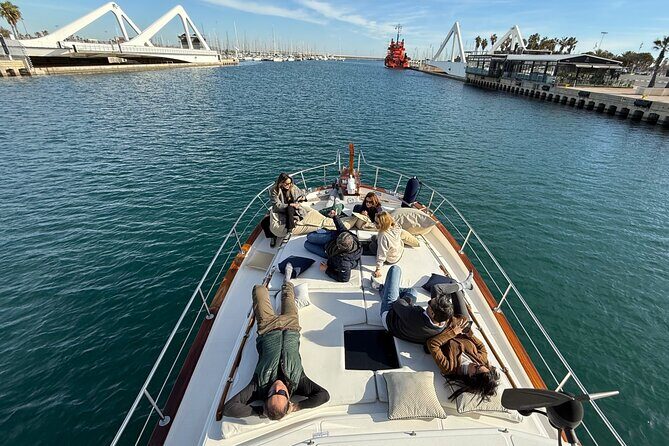 Chill and Sail in Valencia - Comfort and Safety on the Boat