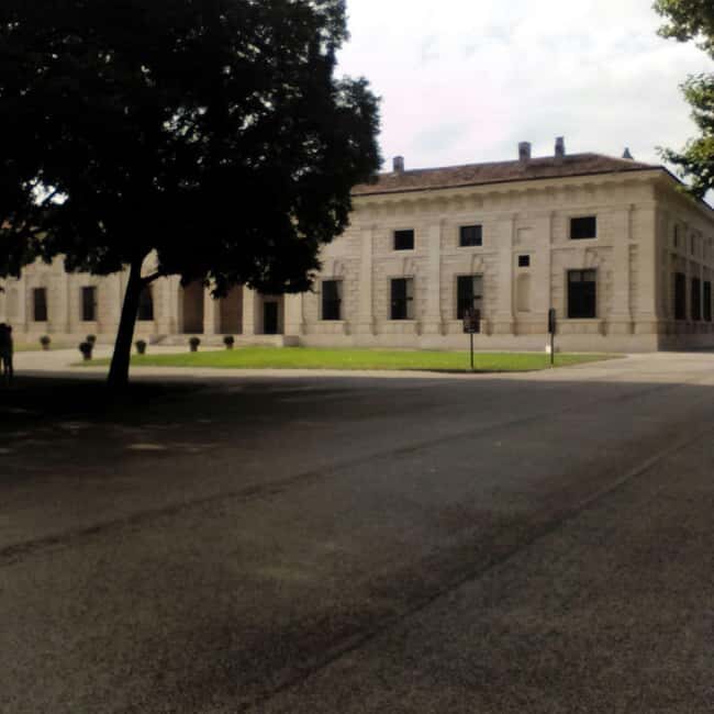 Chilling with the Gods and Giants - Guided Tour of Palazzo Te - Key Points