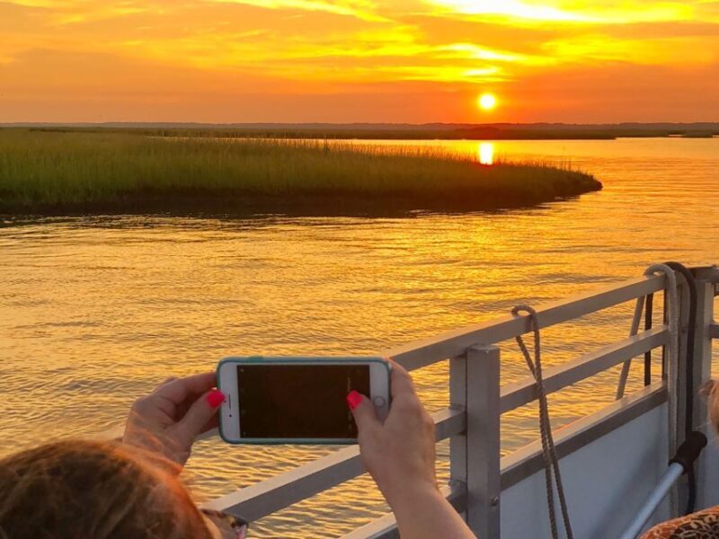 Chincoteague: Assateague Island Sunset Boat Cruise - Group Size and Accessibility