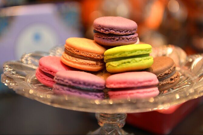 Chocolate and Pastry Walking Tour in Montmartre, Paris - Discovering the Montmartre Charm