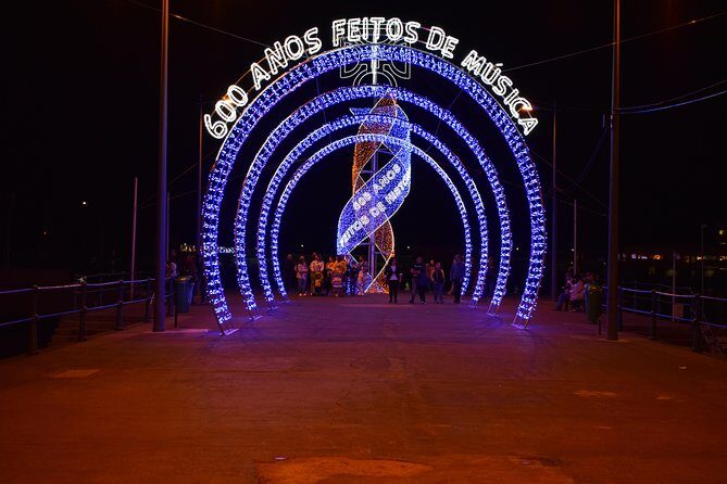 Christmas Lights Tukxi Tour (price per tukxi - up to 5 people) - Key Points