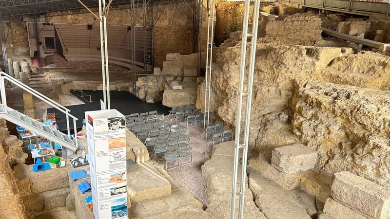 Christmas Passeio Autêntico de Tuk Tuk pick up no hotel. - Key Points